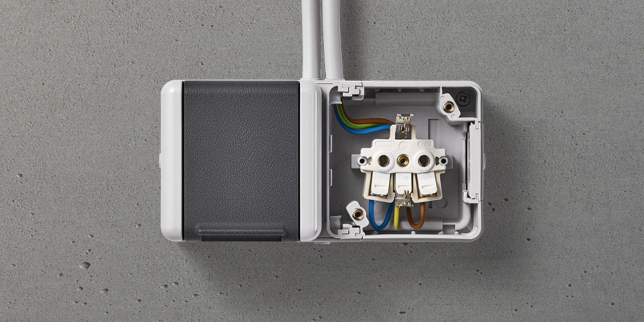 Doppelsteckdose mit Trennsteg bei Engel-Elektroservice Fachbetrieb für Elektrotechnik in Nidderau